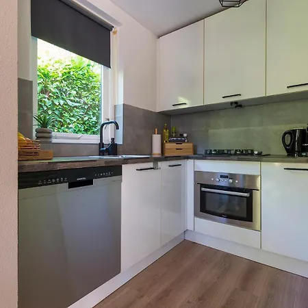 Cozy No 2 Wellness Hottub, Sauna En Houtkachel Hébergement de vacances *