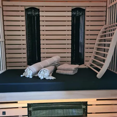 Hébergement de vacances Cozy No 2 Wellness Hottub, Sauna En Houtkachel Hernen