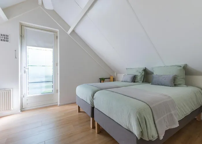 Cozy No 2 Wellness Hottub, Sauna En Houtkachel Hernen