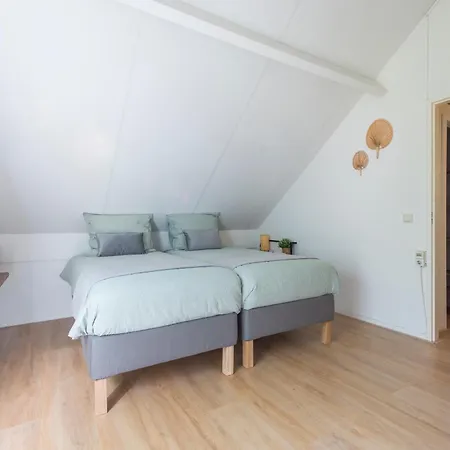 Hébergement de vacances Cozy No 2 Wellness Hottub, Sauna En Houtkachel Hernen