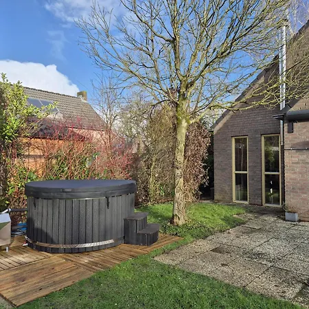 Cozy No 2 Wellness Hottub, Sauna En Houtkachel Hébergement de vacances *