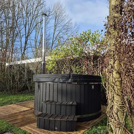 Cozy No 2 Wellness Hottub, Sauna En Houtkachel Hébergement de vacances