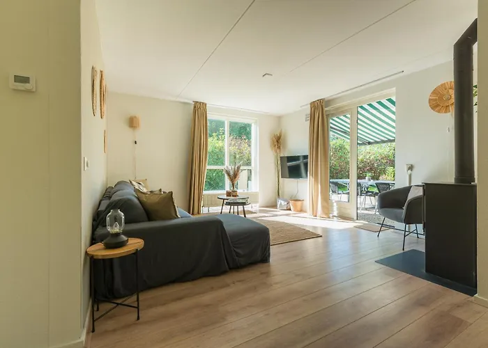 בית נופש Cozy No 2 Wellness Hottub, Sauna En Houtkachel Hernen