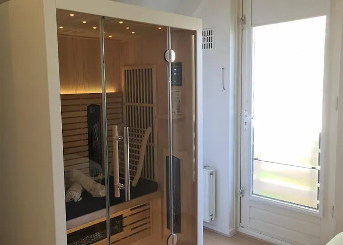 בית נופש Cozy No 2 Wellness Hottub, Sauna En Houtkachel